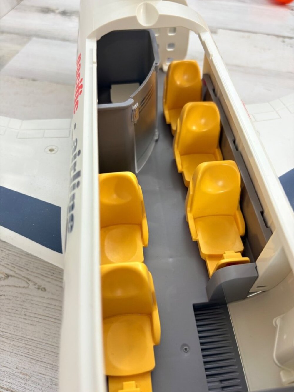 Playmobil 4310 Pacific Airlines Cargo Air Plane with Pilot and Flight Attendant - Picture 9 of 16